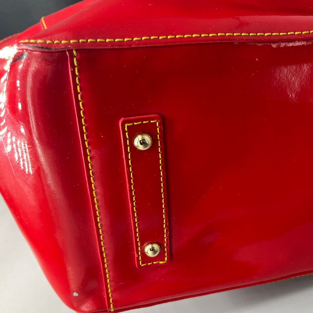 DOONEY & BOURKE 1975 SALEM LIPSTICK RED PATENT LEATHER LEATHER GOLD STITCH PURSE - Picture 4 of 10
